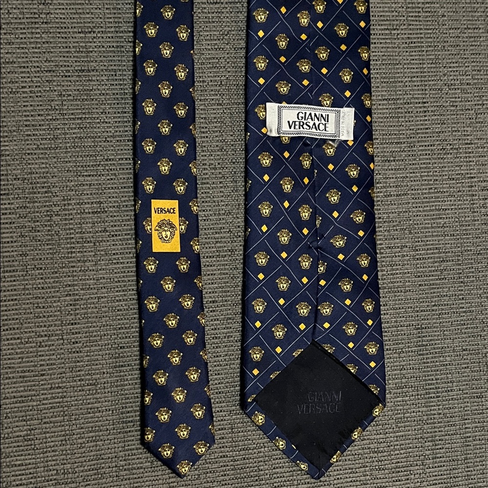 Gianni Versace Necktie Men's Tie Vintage Medusa Blue Navy Silk Italy